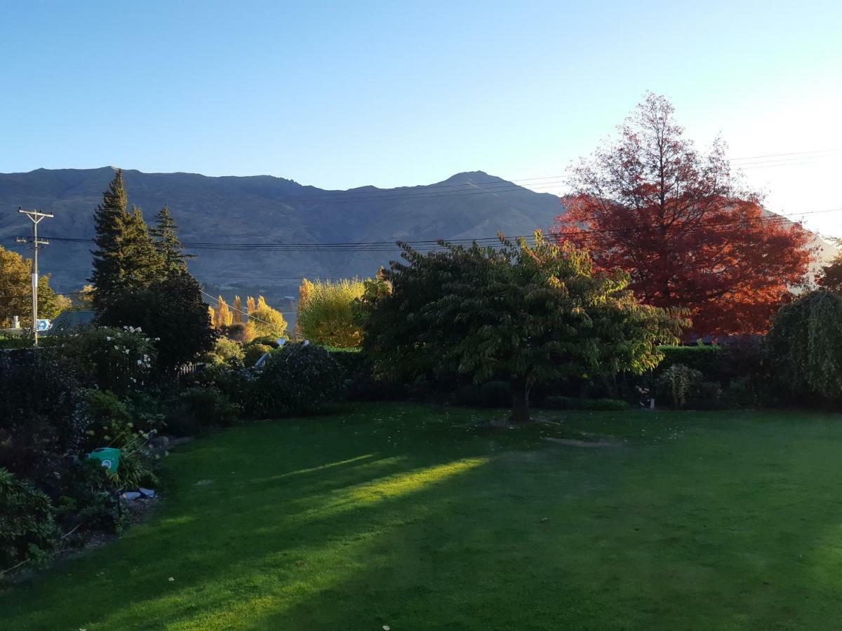 Апартаменти Central Wanaka | Lake & Mtn Views | Well Appointed Екстер'єр фото